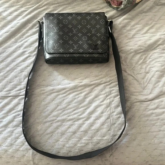 BLACK BEAUTY/Noir PC MESSENGER BAG （L） vl7WK-m42429675651 